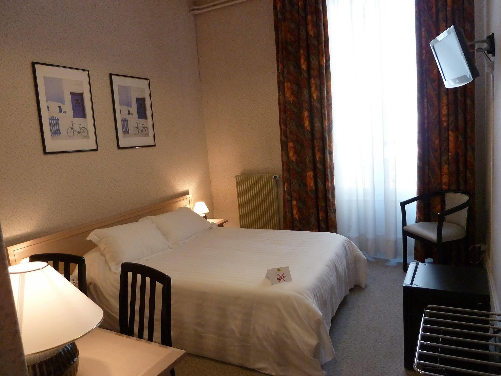Logis Le Midland Hotel Vichy Exterior photo